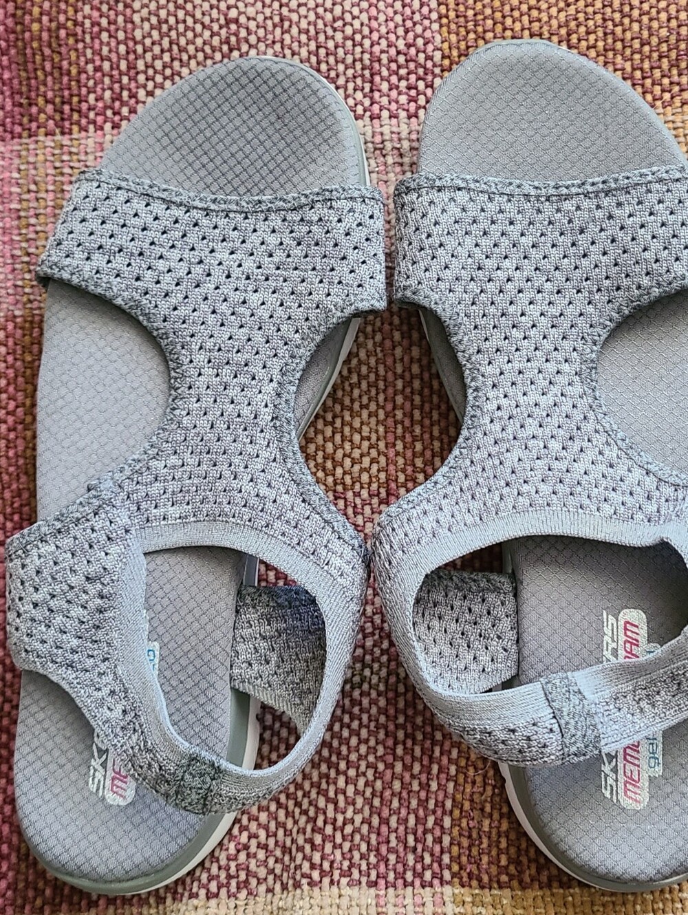 Skechers Women's Light Gray Knit Comfort Sandals Worn 1 Day
